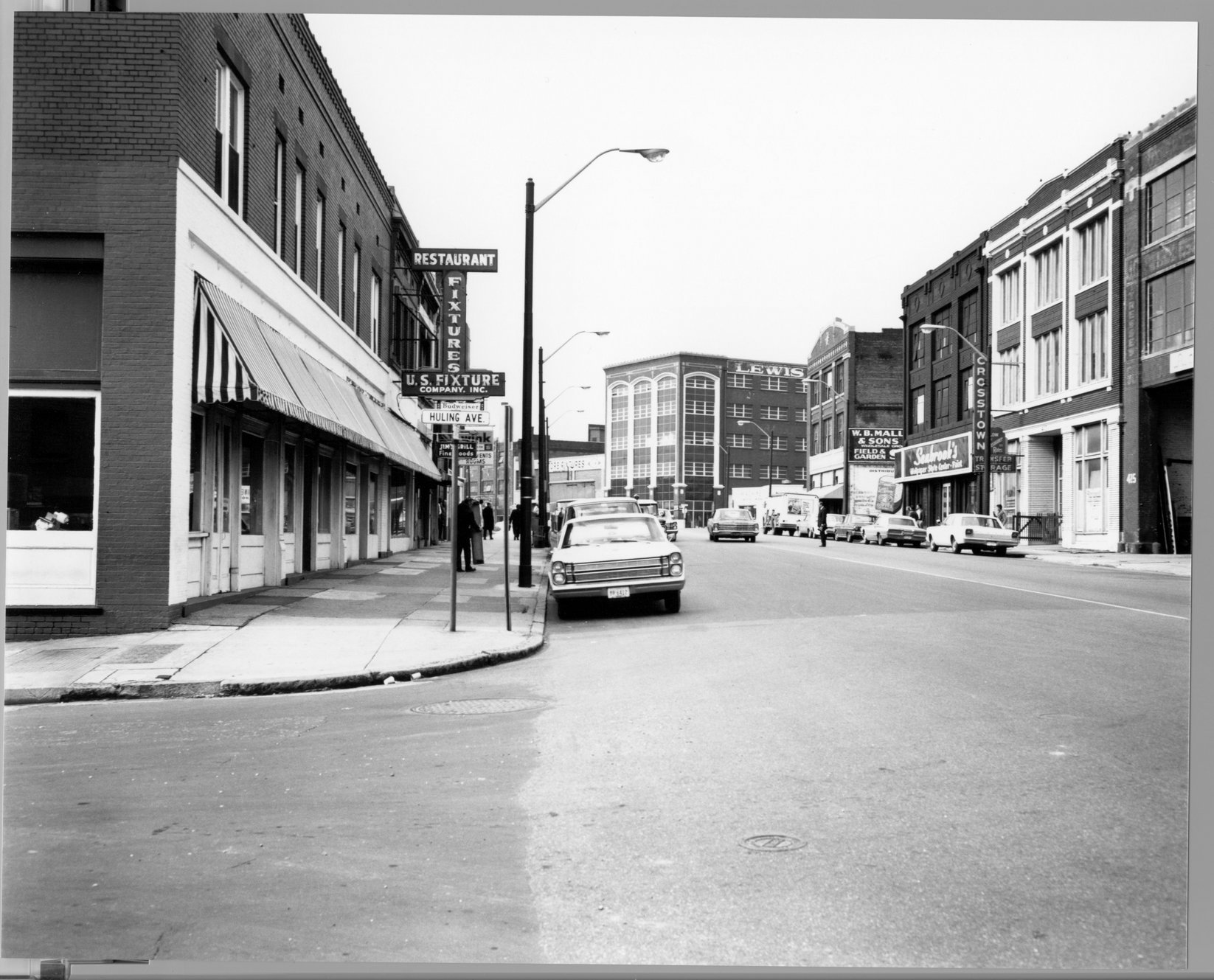 01Rooming House on Left.jpg